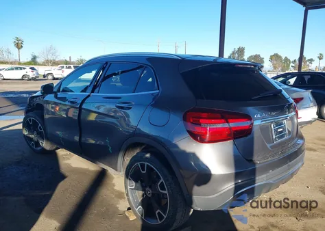 2020 Mercedes-Benz Gla 250 z USA, uszkodzony, nr VIN WDCTG4EB1LJ672877